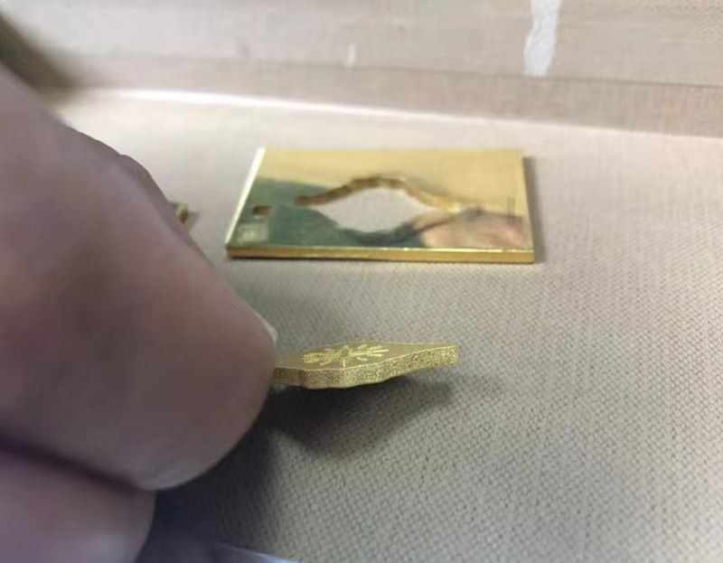 gold cutting
